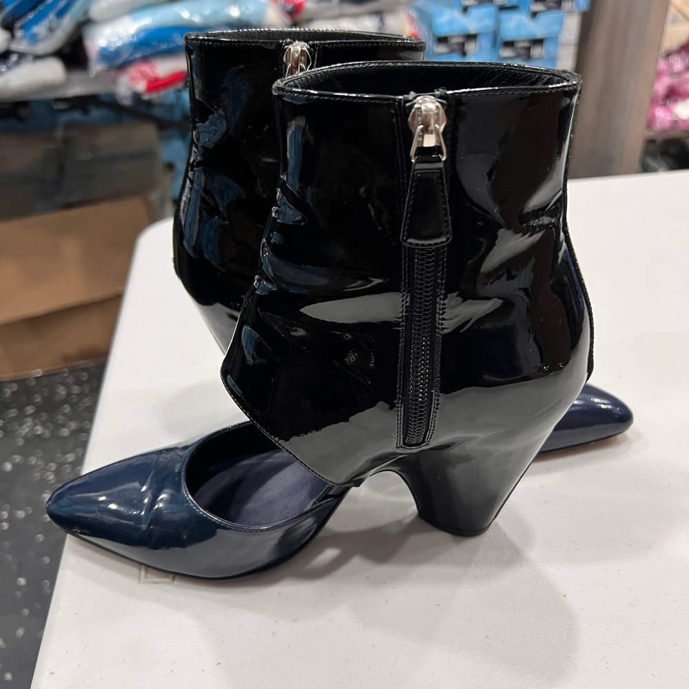 CHANEL Interlocking CC Logo Black and Navy Patent Leather Heeled Boots - Picture 6 of 10